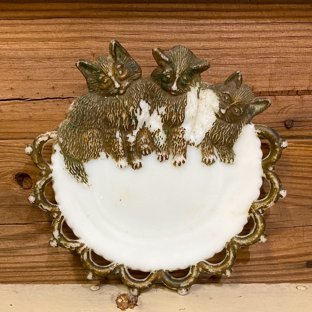Vintage Milk Glass Kitten Tray
